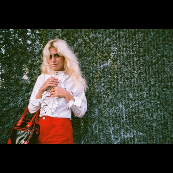 Meet your Posher, Megan - Picture 2 of 3